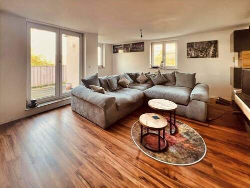 Wohnen - Helle 2,5 Zimmer-Wohnung mit Balkon und Tiefgaragenstellplatz in Top Lage von Leonberg.