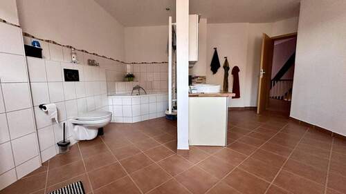 Badezimmer OG Dusche & Wanne - 7 Zimmer Einfamilienhaus in Wolfhagen