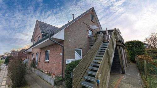 Außenaufgang zu der Wohnung im Obergeschoss - 6 Zimmer Doppelhaushälfte zum Kaufen in Kappeln
