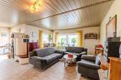 Wohnzimmer - Mehrfamilienhaus, Wohnhaus mit 229,00 m² in Waldsolms zum Kaufen