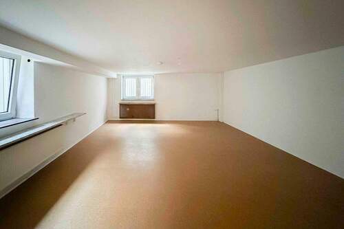 Großer Hobbyraum im UG - 