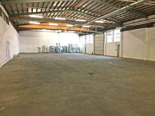 Halle - Lagerhalle mit Büro + Stellplätze an Süd-West-Tangente