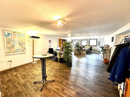 Büro mit optionaler Möbelübernahme - Halle zur Miete in Nürnberg