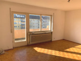 Wohnzimmer mit Süd-Balkon - 3 Zimmer Etagenwohnung in Singen (Hohentwiel)