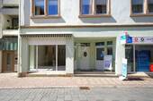 Schaufenster und Eingang - 
