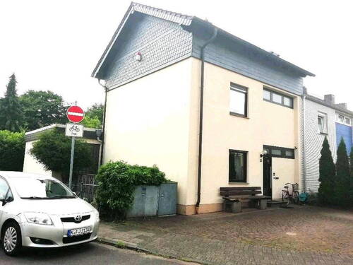 Seitliche Hausansicht - 7 Zimmer Reihenendhaus zum Kaufen in Köln