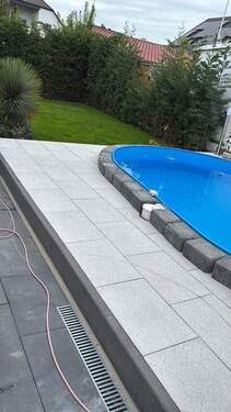 Pool mit Garten - 