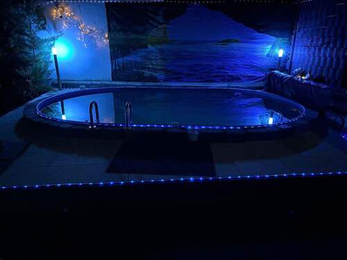 Pool Abends - zwei Häuser ( geteilt nach WEG) auf einen wunderschönen Grundstück