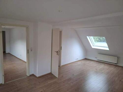 Zimmer - DG-Wohnung, 4-ZKB in Quierschied zu vermieten, sofort frei!