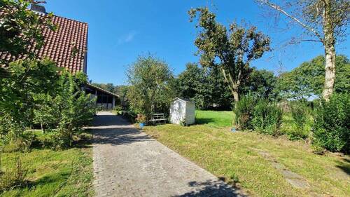Einfahrt Haus 2 - 6 Zimmer Mehrfamilienhaus, Wohnhaus in Wittmund