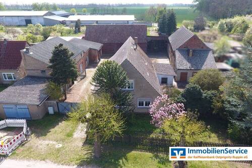 Blick aus der Luft - Idyllisches Hofensemble mit 2.453 m² Grundstück - perfekt für Individualisten und Macher
