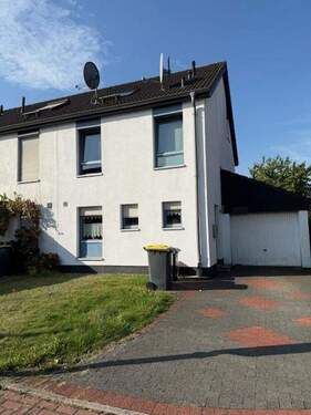 Haus Vorderansicht - Einfamilienhaus prov.frei, wunderschöne Siedlung