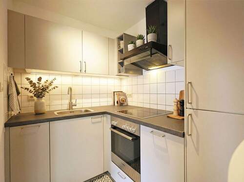 Moderne Einbauküche - 2 Zimmer Etagenwohnung in Leonberg