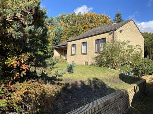 Straßenansicht - Baugrundstück m. Altbestand für 1 Doppel- oder 1 Einfamilienhaus - ohne Makler