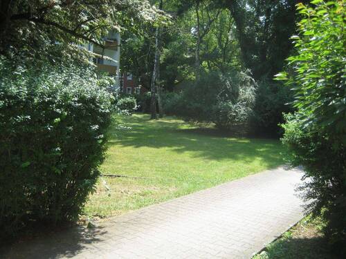 Zugang - F - Eckenheim nähe Dornbusch, sehr schöne 2 Zi. ETW, EBK, Tgl. Bad, Balkon in ruhiger Lage!