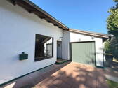Zufahrt und Eingang zum Haus - 4 Zimmer Einfamilienhaus in Pinneberg