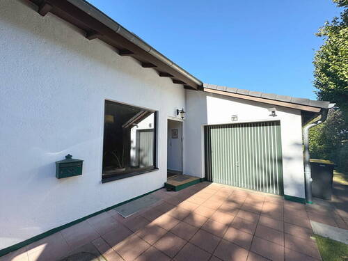 Zufahrt und Eingang zum Haus - 4 Zimmer Einfamilienhaus in Pinneberg