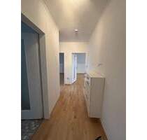 Renovierte 3-Zimmer-Wohnung mit Balkon, Carport & zusätzlichem großem Zimmer (mit eigenem Eingang) - Soltau