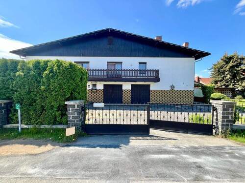 Außenbereich (3) - - provisionsfrei - ruhiges Einfamilienhaus mit großer Werkstatt, 3 Garagen und Garten in Weinhübel ! Ein wahres Paradies für Tüftler, Schrauber und Se