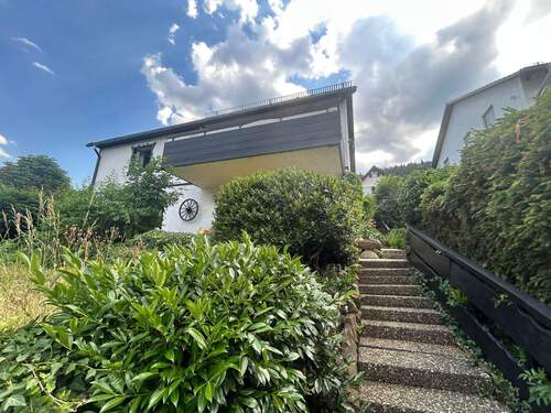 Hausansicht - 7 Zimmer Mehrfamilienhaus, Wohnhaus zum Kaufen in Unterreichenbach