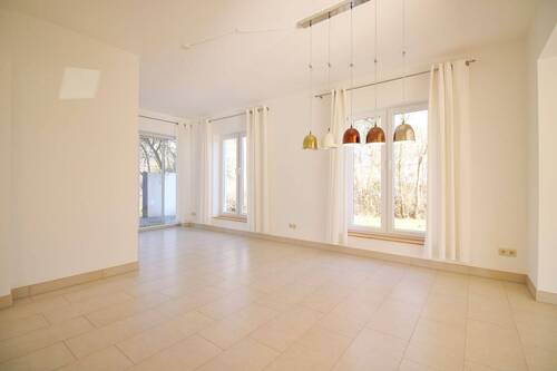 Essbereich mit Terrassenzugang EG - 