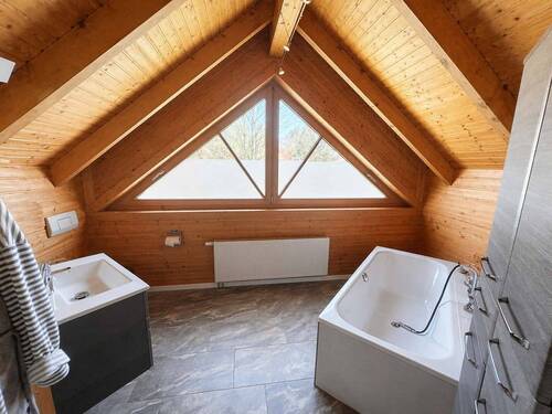Badezimmer im Obergeschoss - Einfamilienhaus mit 145,00 m&sup2; in Ottendorf-Okrilla zum Kaufen