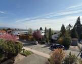 Ausblick Wohnzimmer + Balkon - Große 3 Zi. ETW mit 95 m² Wfl., EBK, Tgl. Bad, große Loggia mit Fernblick, Garage, in ruhiger Lage!