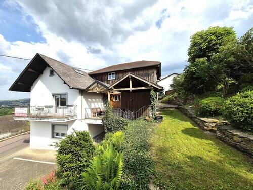 Dreifamilienhaus - 