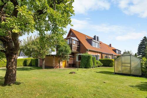 Außenansicht - Charmante Doppelhaushälfte mit Potenzial - 169 m² Wohnfläche auf traumhaftem Grundstück!