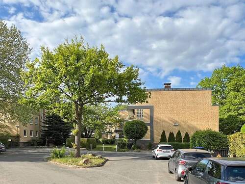 ruhige Sackgassenlage - Familienfreundliche Hochparterre-Wohnung auf parkähnlichem Grundstück 