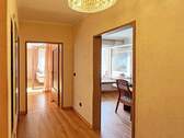 Flurbereich, Blick zum Wohnzimmer - Etagenwohnung mit 74,00 m² in Hamburg zum Kaufen