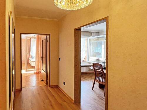 Flurbereich, Blick zum Wohnzimmer - Etagenwohnung mit 74,00 m² in Hamburg zum Kaufen