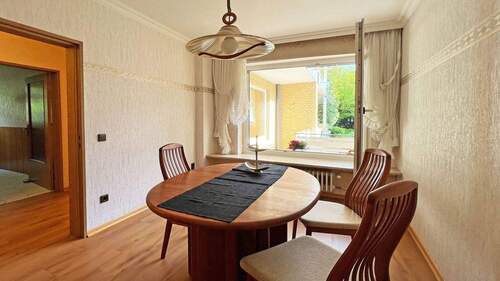 schönes Esszimmer, anliegend an das Wohnzimmer - 