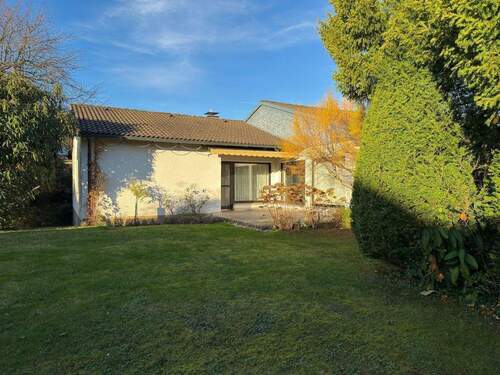 Ein Haus mit großem Garten - 