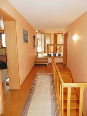 Treppenhaus und Flur OG - 