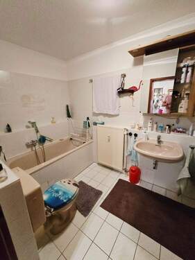 Bad mit Wanne - Etagenwohnung mit 62,00 m² in Nürnberg zur Miete