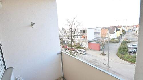 ... mit Zugang auf die Loggia - 