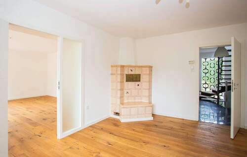 Wohnzimmer - 6 Zimmer Einfamilienhaus zum Kaufen in Kaiserslautern