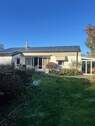 Rückansicht - Einfamilienhaus Bungalow mit 2 Garagen, 2 Stellplätzen und großen Garten