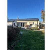 Einfamilienhaus Bungalow mit 2 Garagen, 2 Stellplätzen und großen Garten - Unna