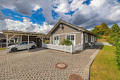 Carport und zwei Stellplätze - 
