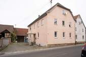 Ansicht mit Hofeinfahrt - 