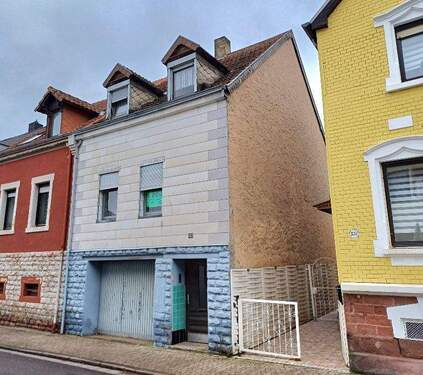 Ansicht Vorderhaus - 6 Zimmer Mehrfamilienhaus, Wohnhaus zum Kaufen in Sankt Ingbert