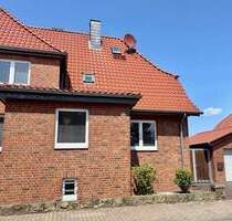 In Feldrandlage: Doppelhaushälfte in Stadthagen mit tollem Garten und Traumblick