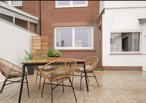 Rückansicht/ Terasse - 