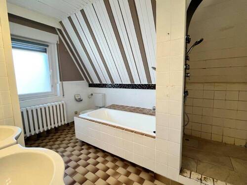 OG_Bad_mit_Wanne,Dusche,2Waschbecken - 