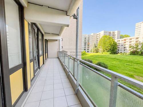 Großer Balkon - Bezugsfrei in Köln-Junkersdorf: 3,5 Zimmer mit großem Balkon und TG-Stellplatz