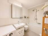 Badezimmer - Etagenwohnung mit 91,00 m&sup2; in Köln zum Kaufen
