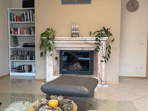 Wohnzimmer mit Kamin - 