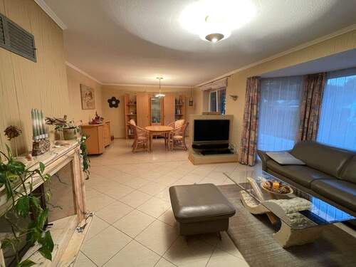Wohnzimmer mit Essbereich - 